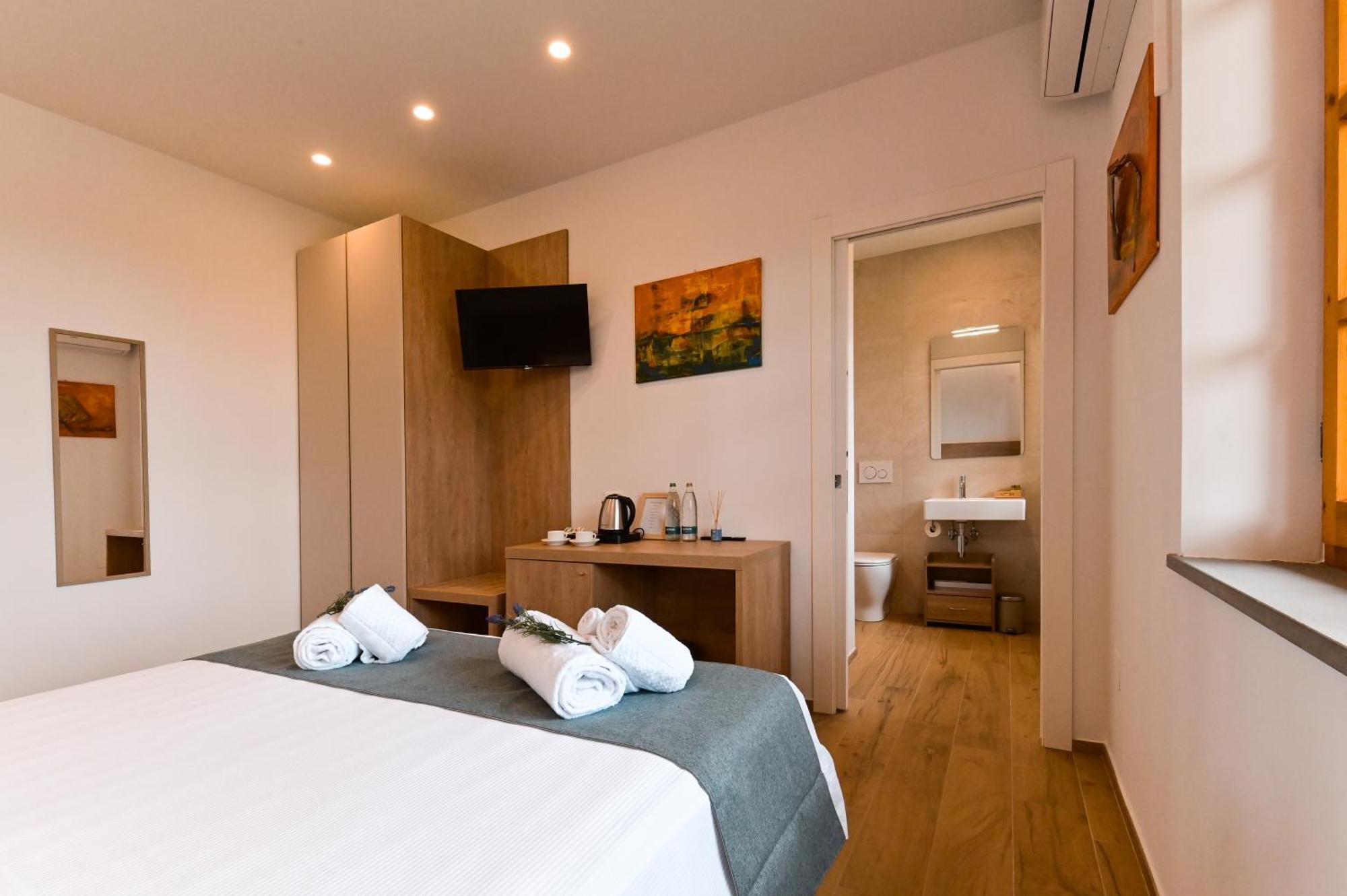 Villa Lucilla - B&B Rooms And Pool 포텐차 피체나 외부 사진