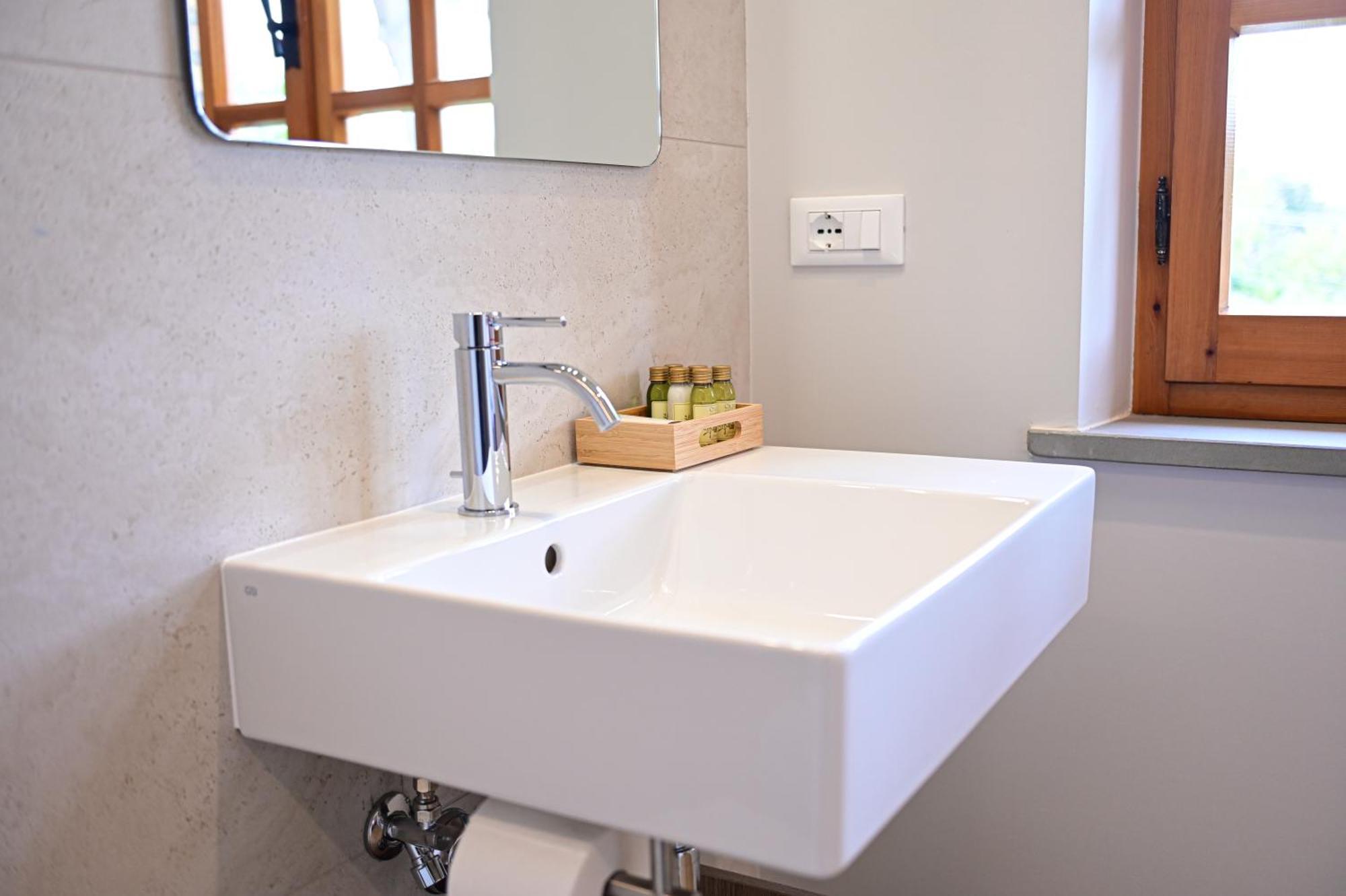 Villa Lucilla - B&B Rooms And Pool 포텐차 피체나 외부 사진