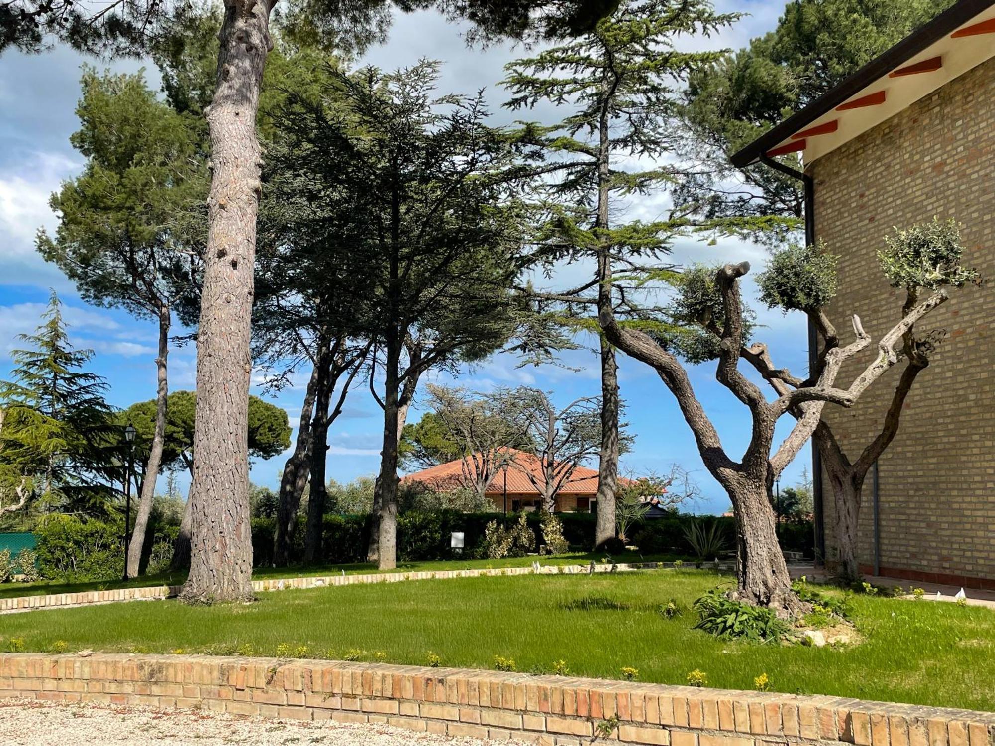 Villa Lucilla - B&B Rooms And Pool 포텐차 피체나 외부 사진