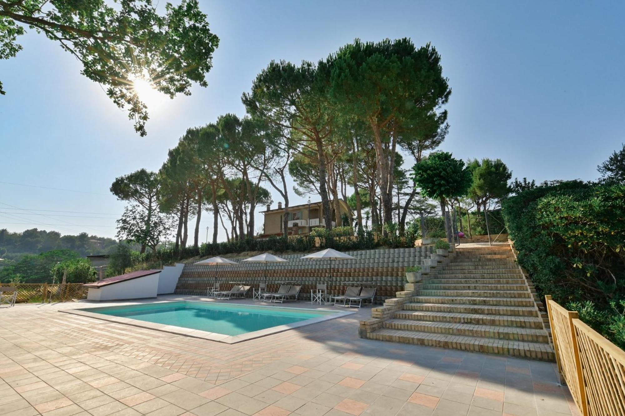 Villa Lucilla - B&B Rooms And Pool 포텐차 피체나 외부 사진
