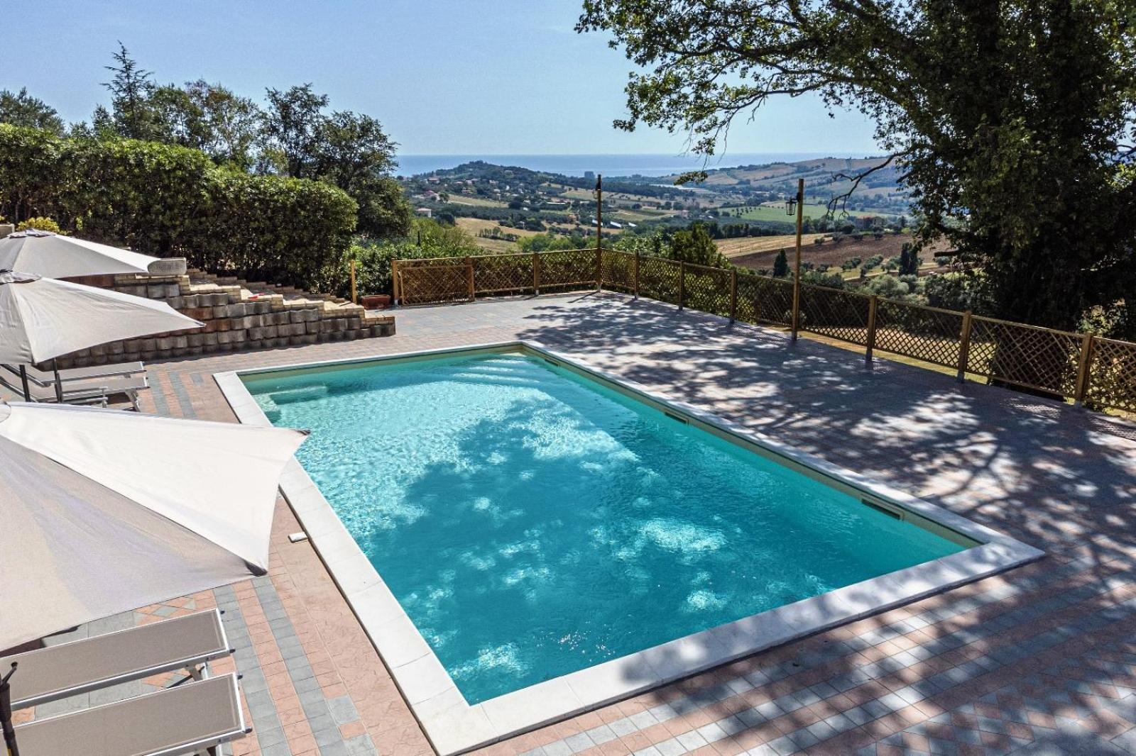 Villa Lucilla - B&B Rooms And Pool 포텐차 피체나 외부 사진